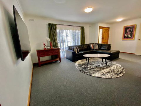 Sevens Avenue Guest House - ACT Tourism 3