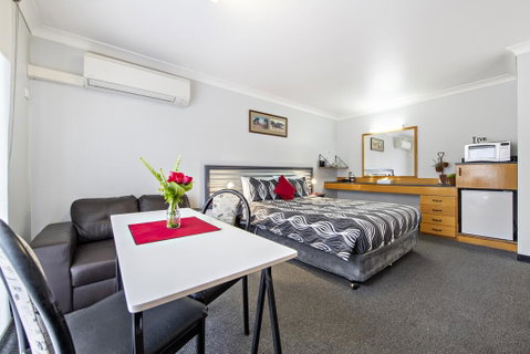 Shearing Shed Motor Inn - ACT Tourism 1