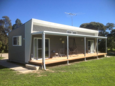 Shetland Park Chalets - ACT Tourism 3