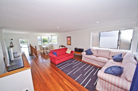 Shiloh Holiday House, 14 East Street - ACT Tourism 3