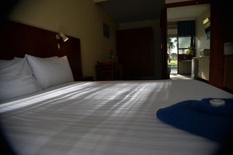 Ship Inn Motel - ACT Tourism 2