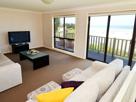 Shirl's By The Sea - ACT Tourism 1