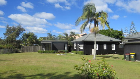 Shirley Street Beachhouses - ACT Tourism 3