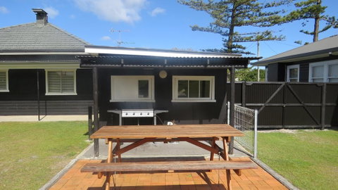 Shirley Street Beachhouses - ACT Tourism 1