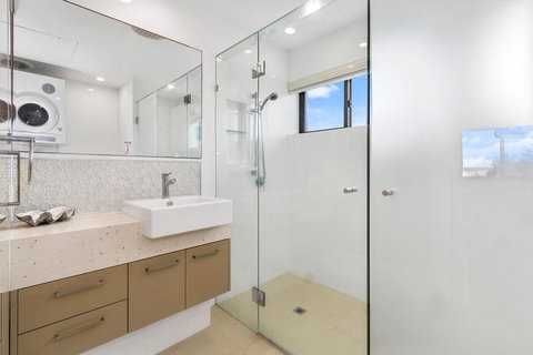 Shoreline Nine Penthouse With Ocean Views - ACT Tourism 2