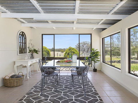Silky Oak Cottage - Cosy With Country Views - ACT Tourism 0