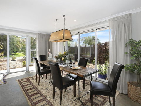 Silky Oak Villa - Spacious & Beautifully Decorated - ACT Tourism 2