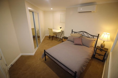 Silver House - Melbourne Airport Accommodation - ACT Tourism 1