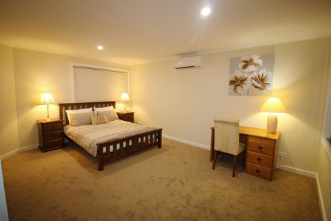 Silver House - Melbourne Airport Accommodation - ACT Tourism 0