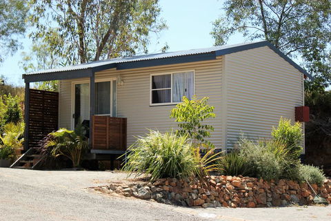 Silver Wattle Cabins - ACT Tourism 0