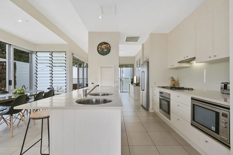 Silver, Sunrise Beach - ACT Tourism 3