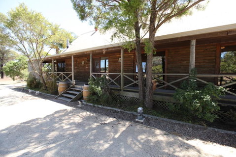Silverpoint Accommodation - ACT Tourism 1