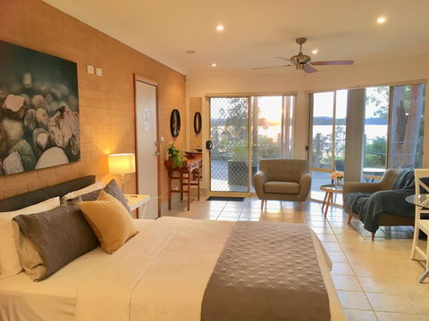 SilverWaters Waterfront Accommodation - ACT Tourism 1