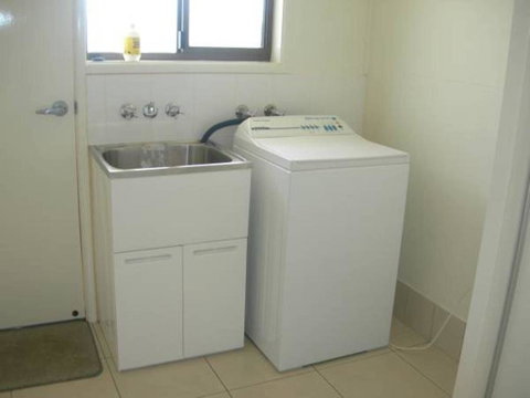 Sinclair - Rainbow Beach, Modern Beach House Close To Everything, Free Wi-Fi - ACT Tourism 1