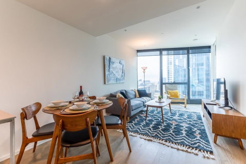 Skyscraper Apartment With Floor To Ceiling Views - ACT Tourism 1