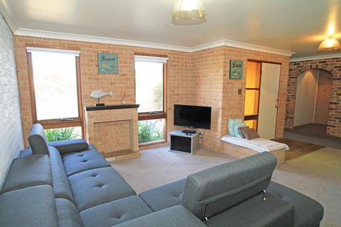 Snapper Lodge Waterfront - ACT Tourism 3