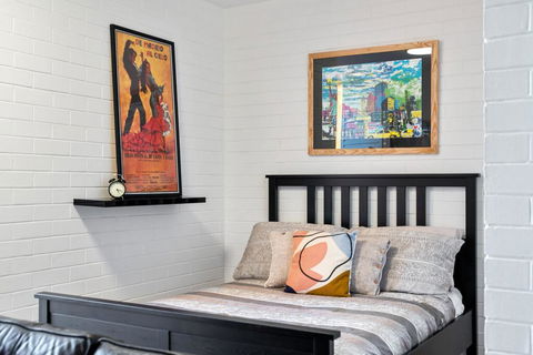 Soho Chic Apartment - ACT Tourism 0