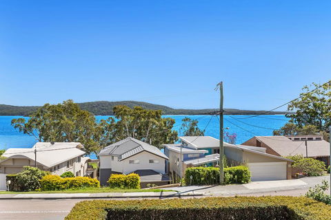 Soldiers Point Spectacular - ACT Tourism 0