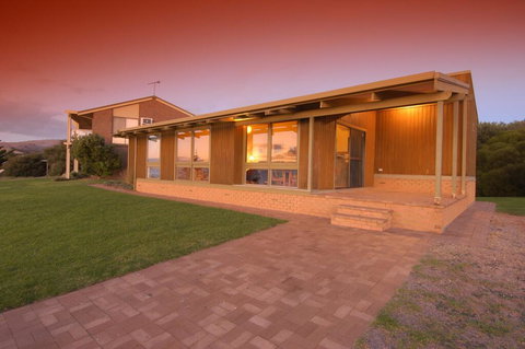 South Beach House 1 - 12 Gold Coast Drive - ACT Tourism 2