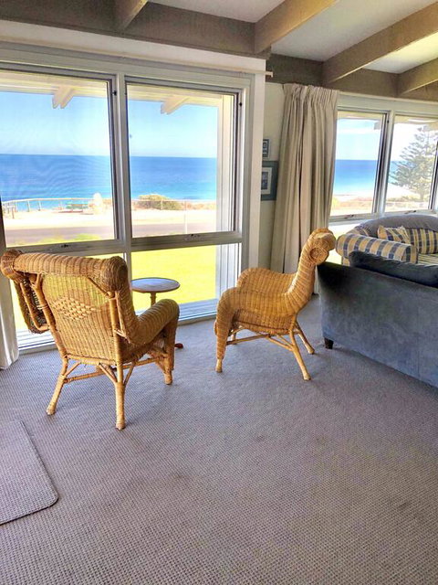 South Beach House 1 - 12 Gold Coast Drive - ACT Tourism 3