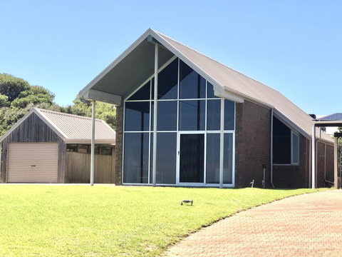 South Beach House 2 - 11 Gold Coast Drive - ACT Tourism 1