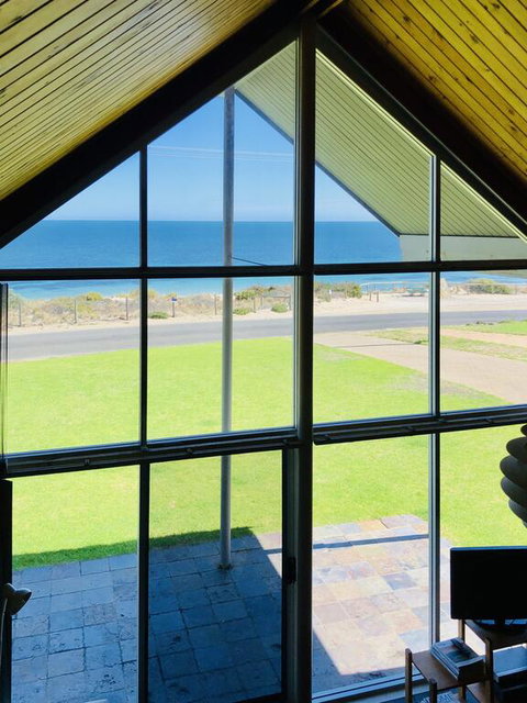 South Beach House 2 - 11 Gold Coast Drive - ACT Tourism 3