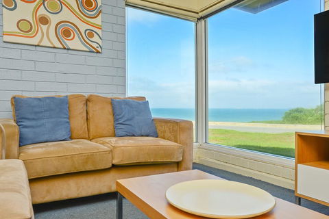 South Seas Beachfront Apartments - ACT Tourism 2