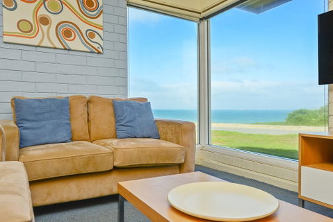 South Seas Beachfront Apartments - ACT Tourism 2