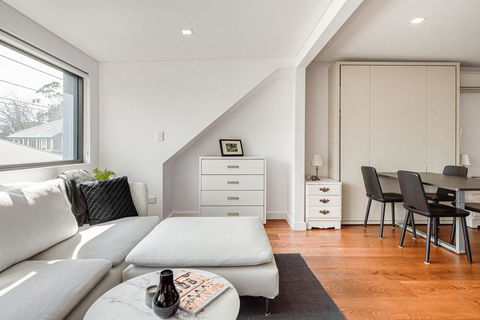 Spacious 2 Bed House, 2 AC And Free Street Parking - ACT Tourism 1
