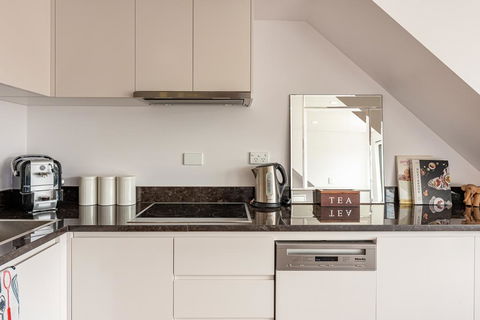 Spacious 2 Bed House, 2 AC And Free Street Parking - ACT Tourism 3