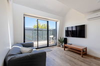 Spacious 2 Bedroom Inner City Townhouse with Private Rooftop