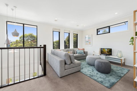 Spacious 4-Bed House With Parking And Backyard - ACT Tourism 0