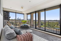 Spacious and Sunny Modern Apartment with City View
