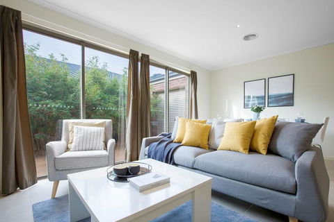 Spacious Lovely 5Beds Home@Point Cook - ACT Tourism 0