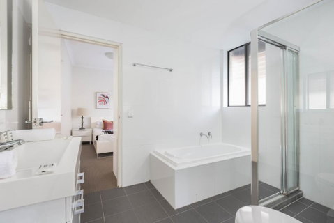 Spacious Two-Bedroom Apartment Near Hospital - ACT Tourism 3