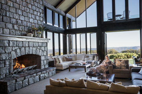 Spicers Peak Lodge - ACT Tourism 0