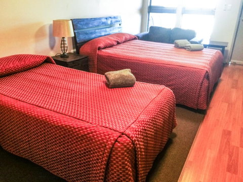 Spinifex Hotel - ACT Tourism 0