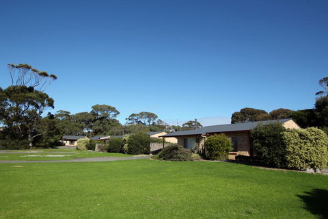Spring Bay Villas - ACT Tourism 0
