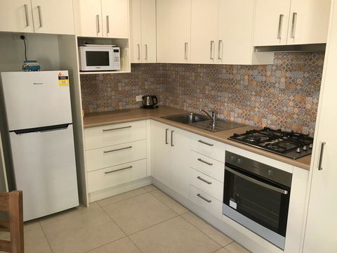St Clair's Apartments, Cotton Tree - ACT Tourism 1