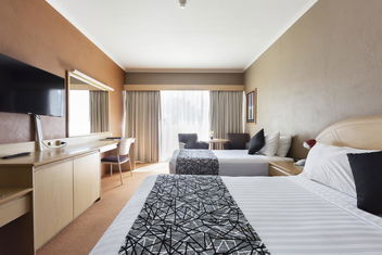 Statesman Hotel with ACT Tourism