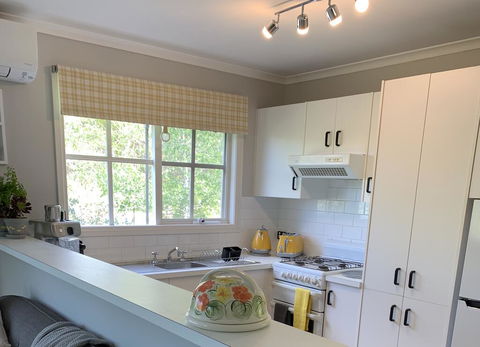 Stephanies Country Cottages - ACT Tourism 1