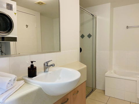 Steps From Mudjimba Beach 3 BR Apt Sunshine Coast With WIFI,Pool,Parking - ACT Tourism 2