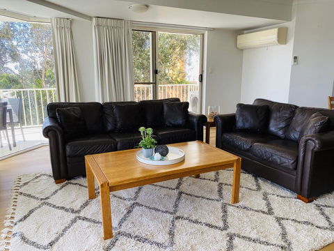 Steps From Mudjimba Beach 3 BR Apt Sunshine Coast With WIFI,Pool,Parking - ACT Tourism 1