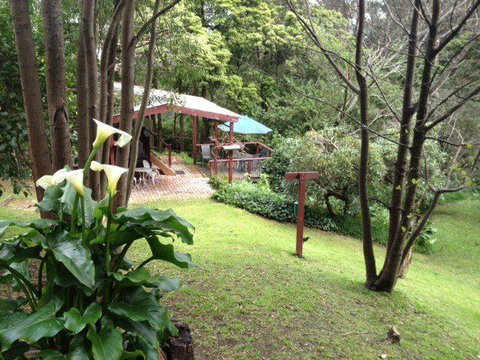 Stone's Throw Cottage Bed And Breakfast - ACT Tourism 0
