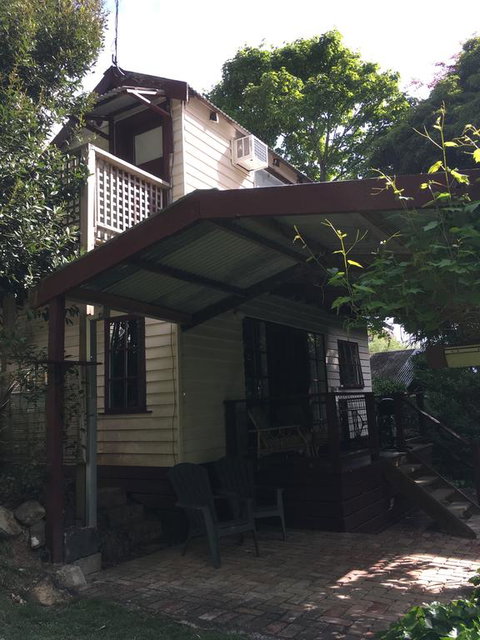 Stone's Throw Cottage Bed And Breakfast - ACT Tourism 2