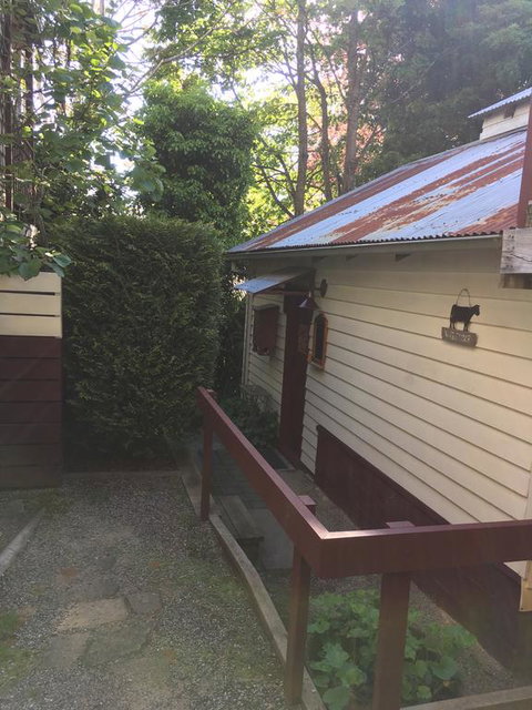 Stone's Throw Cottage Bed And Breakfast - ACT Tourism 3