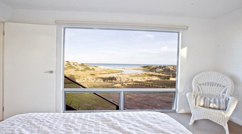 Stones Throw - 26 River View Drive - ACT Tourism 1