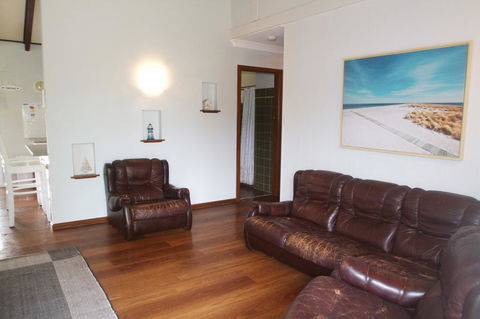 Stouty's At Hat Head - ACT Tourism 3