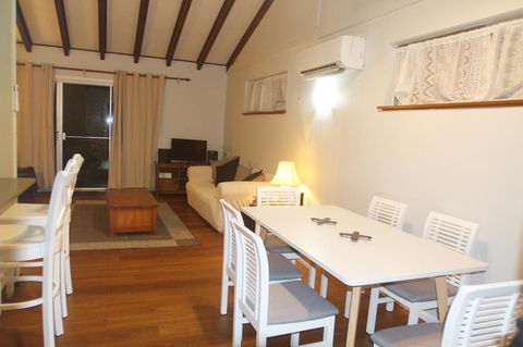 Stouty's At Hat Head - ACT Tourism 1