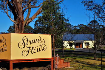 Straw House B And B with ACT Tourism